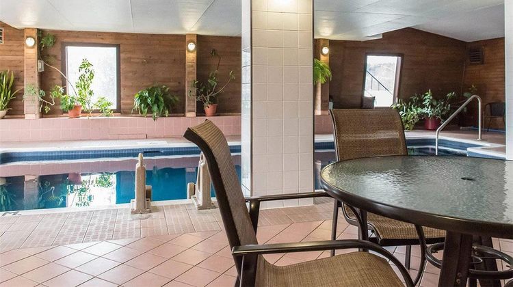 Quality Inn Mont-Laurier Pool