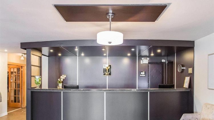 Quality Inn Mont-Laurier Lobby