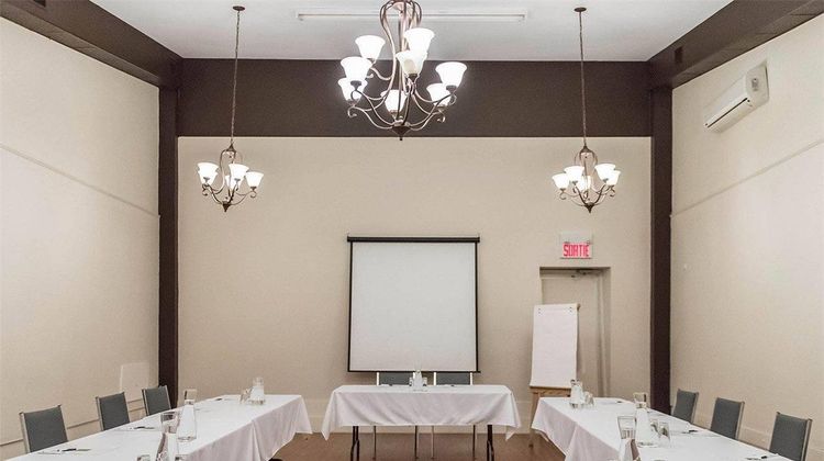 Quality Inn Mont-Laurier Meeting