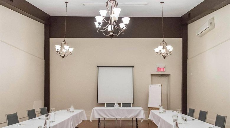 <b>Quality Inn Mont-Laurier Meeting</b>. Images powered by <a href="https://iceportal.shijigroup.com/" title="IcePortal" target="_blank">IcePortal</a>.