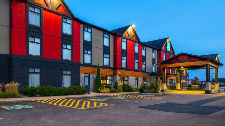 Quality Inn & Suites Petawawa Exterior