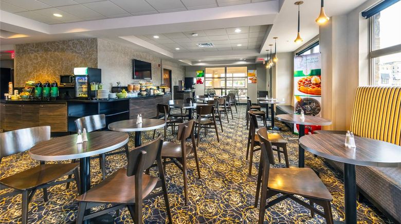 <b>Quality Inn & Suites Petawawa Restaurant</b>. Images powered by <a href="https://iceportal.shijigroup.com/" title="IcePortal" target="_blank">IcePortal</a>.