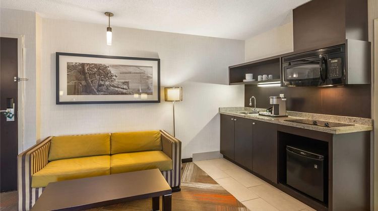 Quality Hotel Burlington Suite