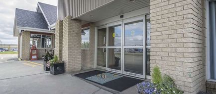 Quality Inn West Edmonton Exterior