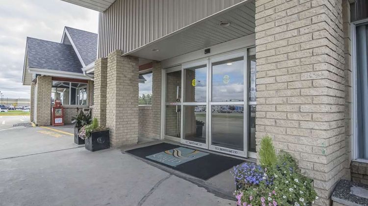 Quality Inn West Edmonton Exterior