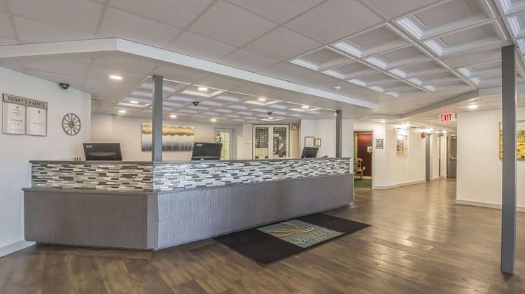 Quality Inn West Edmonton Lobby