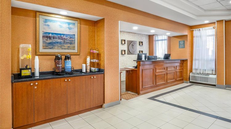 Comfort Inn Mississauga Lobby