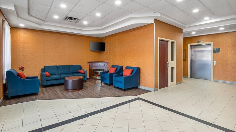 <b>Comfort Inn Mississauga Lobby</b>. Images powered by <a href="https://iceportal.shijigroup.com/" title="IcePortal" target="_blank">IcePortal</a>.