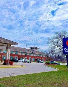 Comfort Inn & Suites Ambassador Bridge