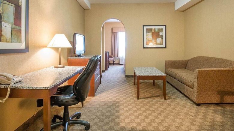 <b>Comfort Inn & Suites Suite</b>. Images powered by <a href="https://iceportal.shijigroup.com/" title="IcePortal" target="_blank">IcePortal</a>.