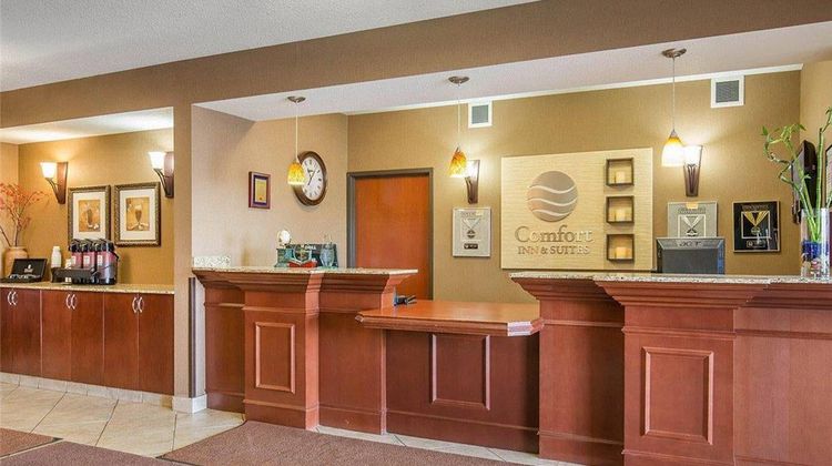 Comfort Inn and Suites Airdrie Lobby