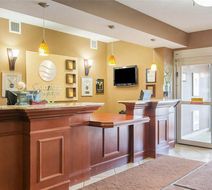 Comfort Inn and Suites Airdrie Lobby