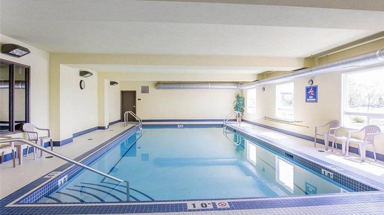<b>Comfort Inn & Suites Pool</b>. Images powered by <a href="https://iceportal.shijigroup.com/" title="IcePortal" target="_blank">IcePortal</a>.