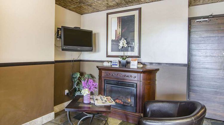 Econo Lodge Lloydminster Lobby