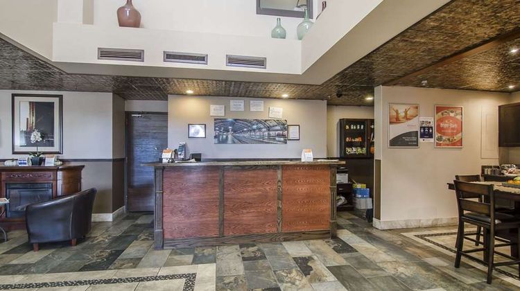 Econo Lodge Lloydminster Lobby