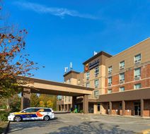 Comfort Inn & Suites Surrey Exterior