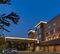 Comfort Inn & Suites Surrey Exterior