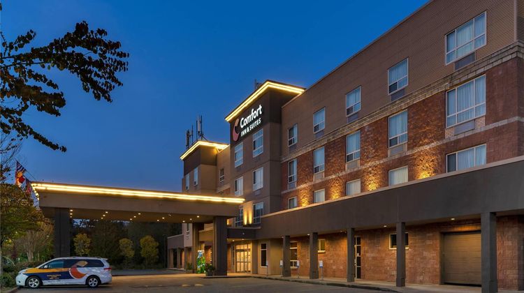 Comfort Inn & Suites Surrey Exterior