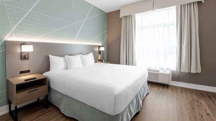 Comfort Inn & Suites Surrey Suite
