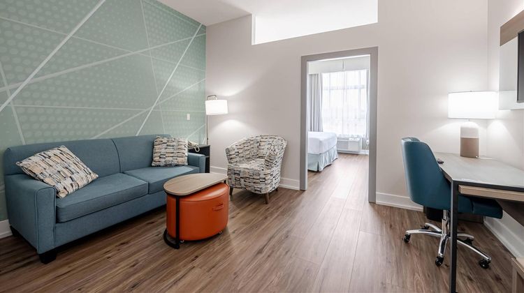 Comfort Inn & Suites Surrey Suite