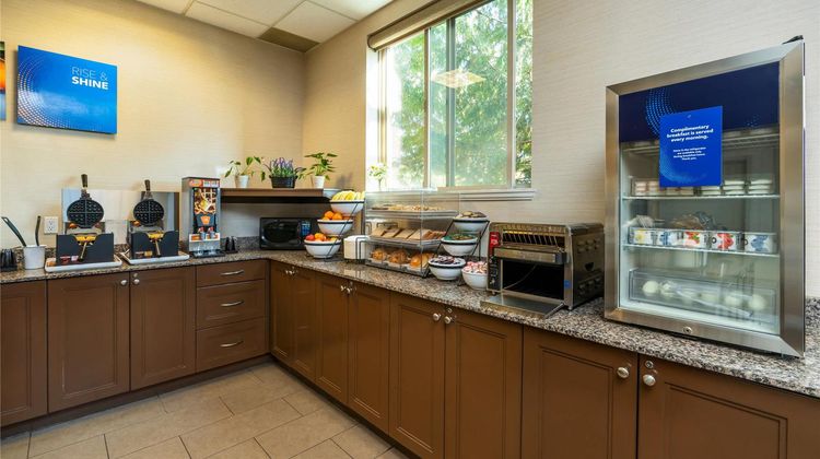Comfort Inn & Suites Surrey Restaurant
