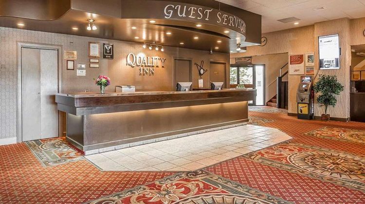 Quality Inn North Hill Lobby