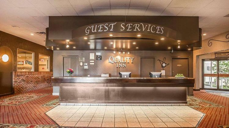 Quality Inn North Hill Lobby