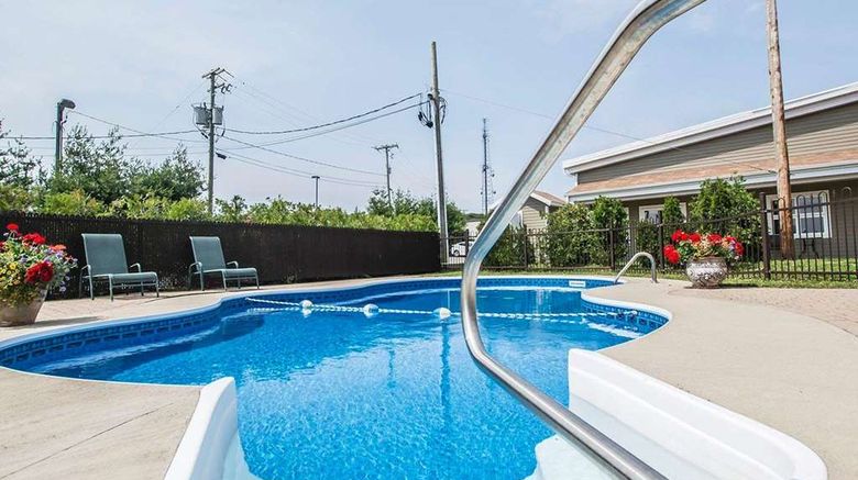 <b>Econo Lodge Pool</b>. Images powered by <a href="https://iceportal.shijigroup.com/" title="IcePortal" target="_blank">IcePortal</a>.