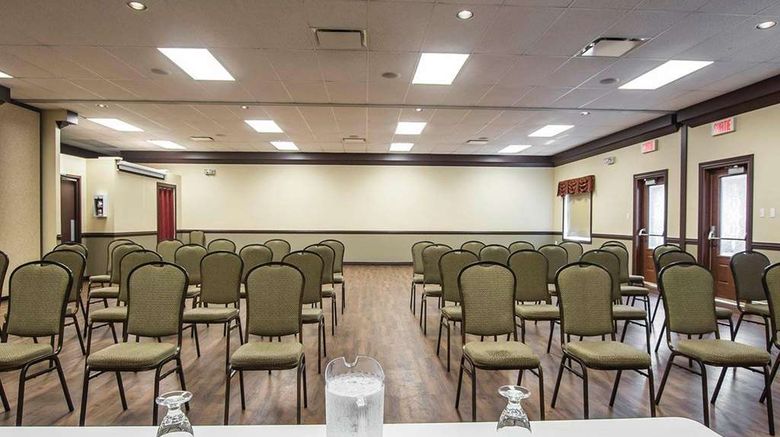 <b>Econo Lodge Meeting</b>. Images powered by <a href="https://iceportal.shijigroup.com/" title="IcePortal" target="_blank">IcePortal</a>.