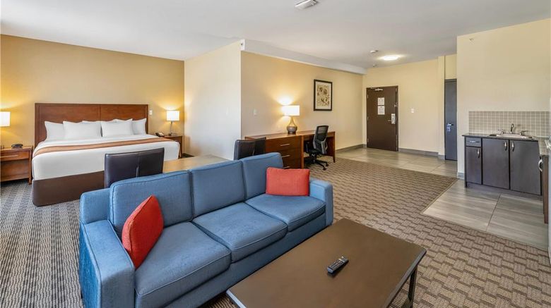 <b>Comfort Inn Dawson Creek Suite</b>. Images powered by <a href="https://iceportal.shijigroup.com/" title="IcePortal" target="_blank">IcePortal</a>.