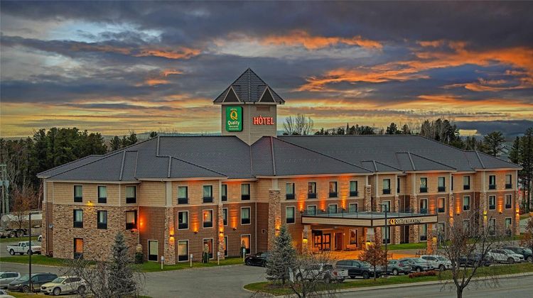 Quality Inn & Suites Val d'Or Exterior