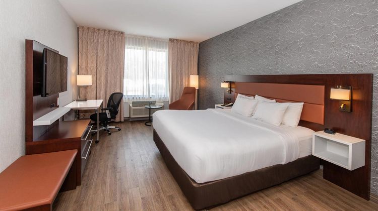 Quality Inn & Suites Val d'Or Room