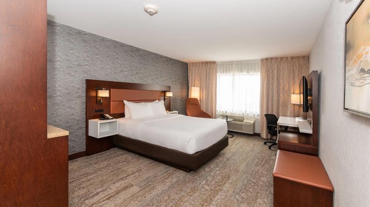 Quality Inn & Suites Val d'Or Room