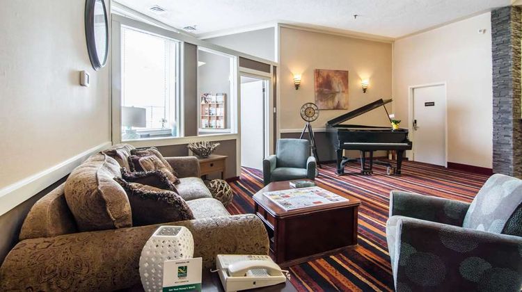 Quality Hotel Drumheller Lobby