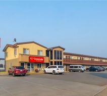 Econo Lodge Inn & Suites-High Level Exterior