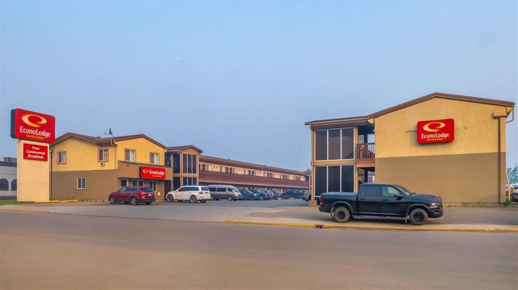 Econo Lodge Inn & Suites-High Level Exterior