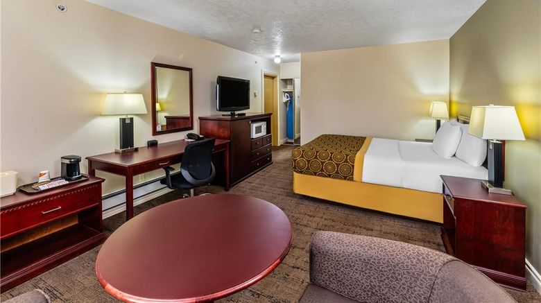 <b>Econo Lodge Inn & Suites-High Level Room</b>. Images powered by <a href="https://iceportal.shijigroup.com/" title="IcePortal" target="_blank">IcePortal</a>.