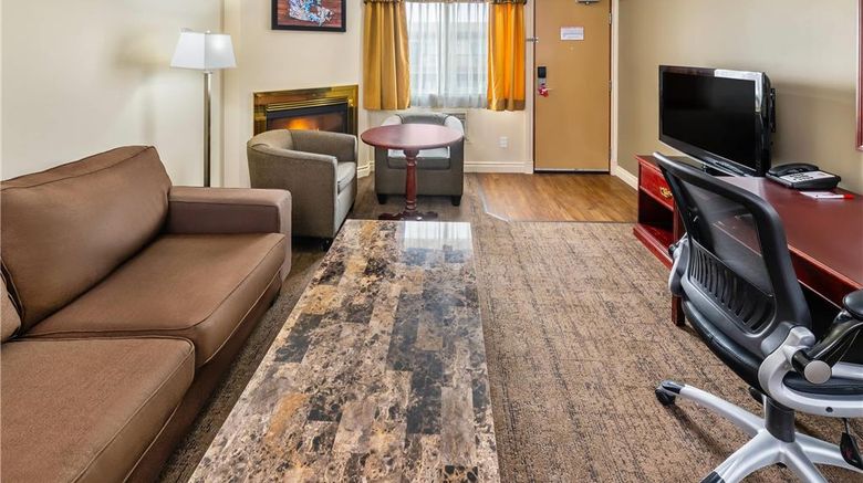 <b>Econo Lodge Inn & Suites-High Level Room</b>. Images powered by <a href="https://iceportal.shijigroup.com/" title="IcePortal" target="_blank">IcePortal</a>.