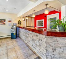 Econo Lodge Inn & Suites-High Level Lobby