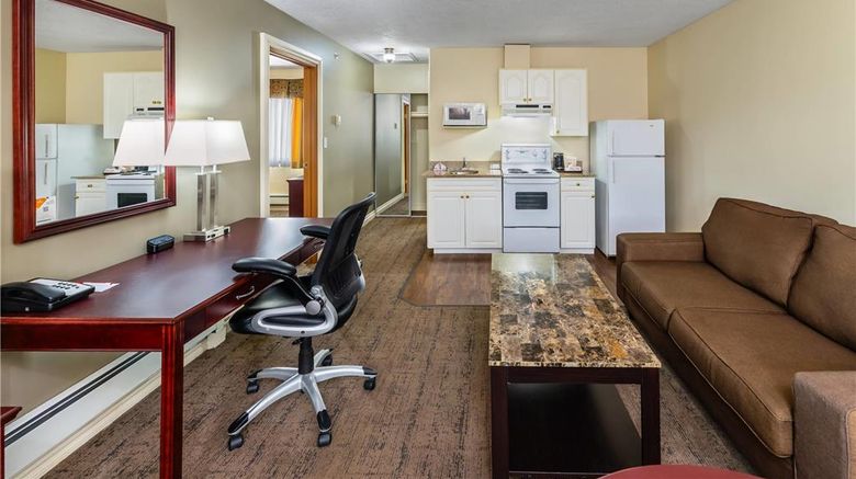 <b>Econo Lodge Inn & Suites-High Level Suite</b>. Images powered by <a href="https://iceportal.shijigroup.com/" title="IcePortal" target="_blank">IcePortal</a>.