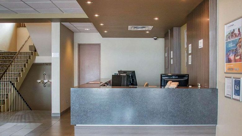<b>Clarion Pointe Lobby</b>. Images powered by <a href="https://iceportal.shijigroup.com/" title="IcePortal" target="_blank">IcePortal</a>.