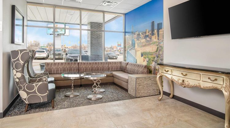 Clarion Pointe Lobby