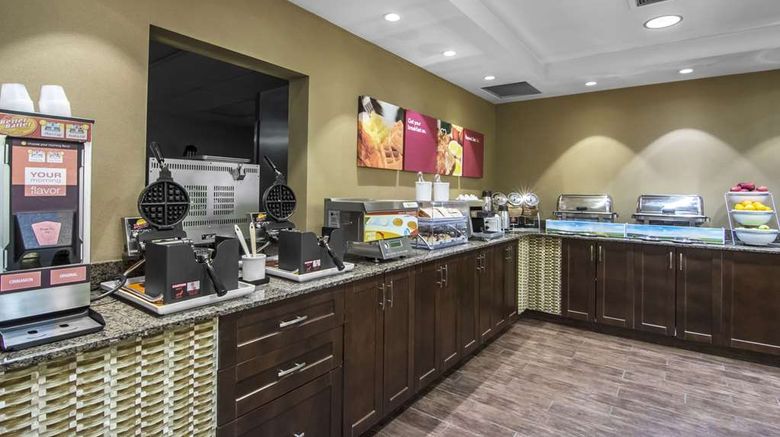 <b>Comfort Suites Saskatoon Restaurant</b>. Images powered by <a href="https://iceportal.shijigroup.com/" title="IcePortal" target="_blank">IcePortal</a>.
