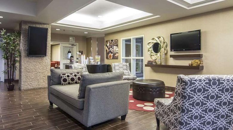 <b>Comfort Suites Saskatoon Lobby</b>. Images powered by <a href="https://iceportal.shijigroup.com/" title="IcePortal" target="_blank">IcePortal</a>.