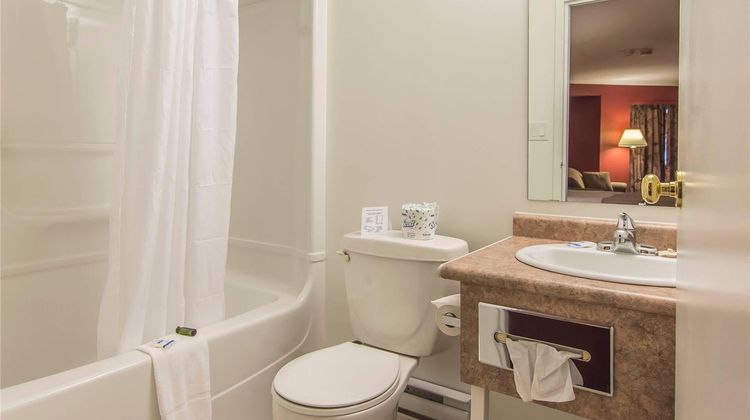 Rodeway Inn King William Room