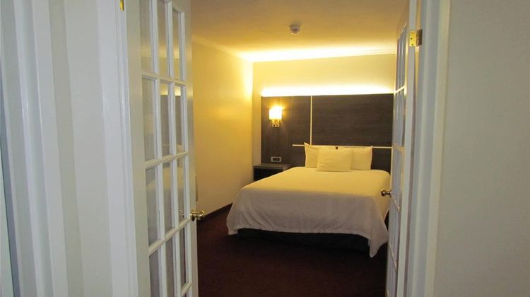 Rodeway Inn King William Room