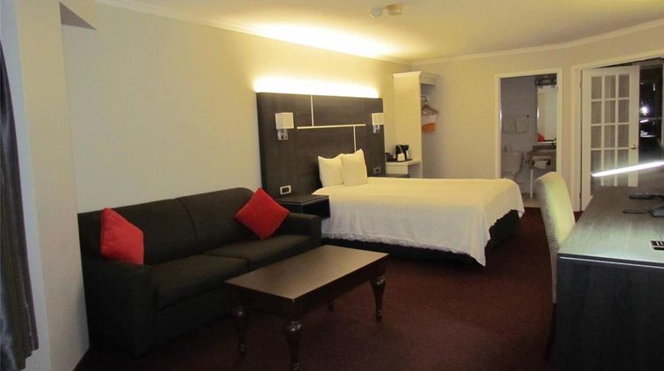 Rodeway Inn King William Room