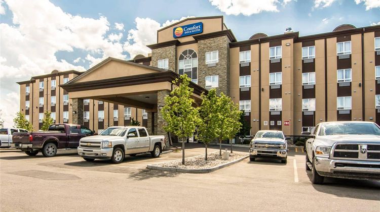 Comfort Inn & Suites Fort Saskatchewan Exterior