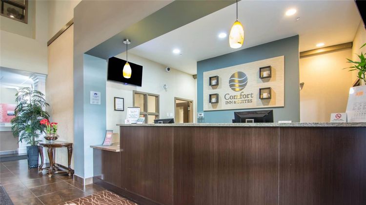 Comfort Inn & Suites Fort Saskatchewan Lobby