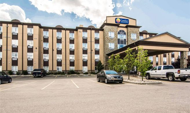 Comfort Inn & Suites Fort Saskatchewan Exterior